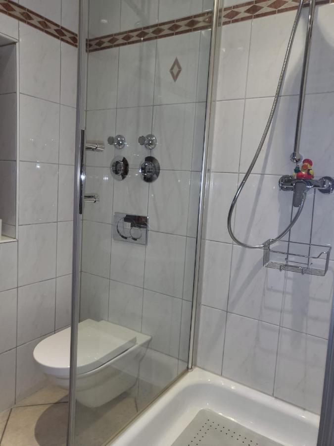 Tritt Ein Bring Glueck Herein - Exquisite 75 Qm - Messenaehe - Parkplatz - Flughafennaehe Ντίσελντορφ Εξωτερικό φωτογραφία