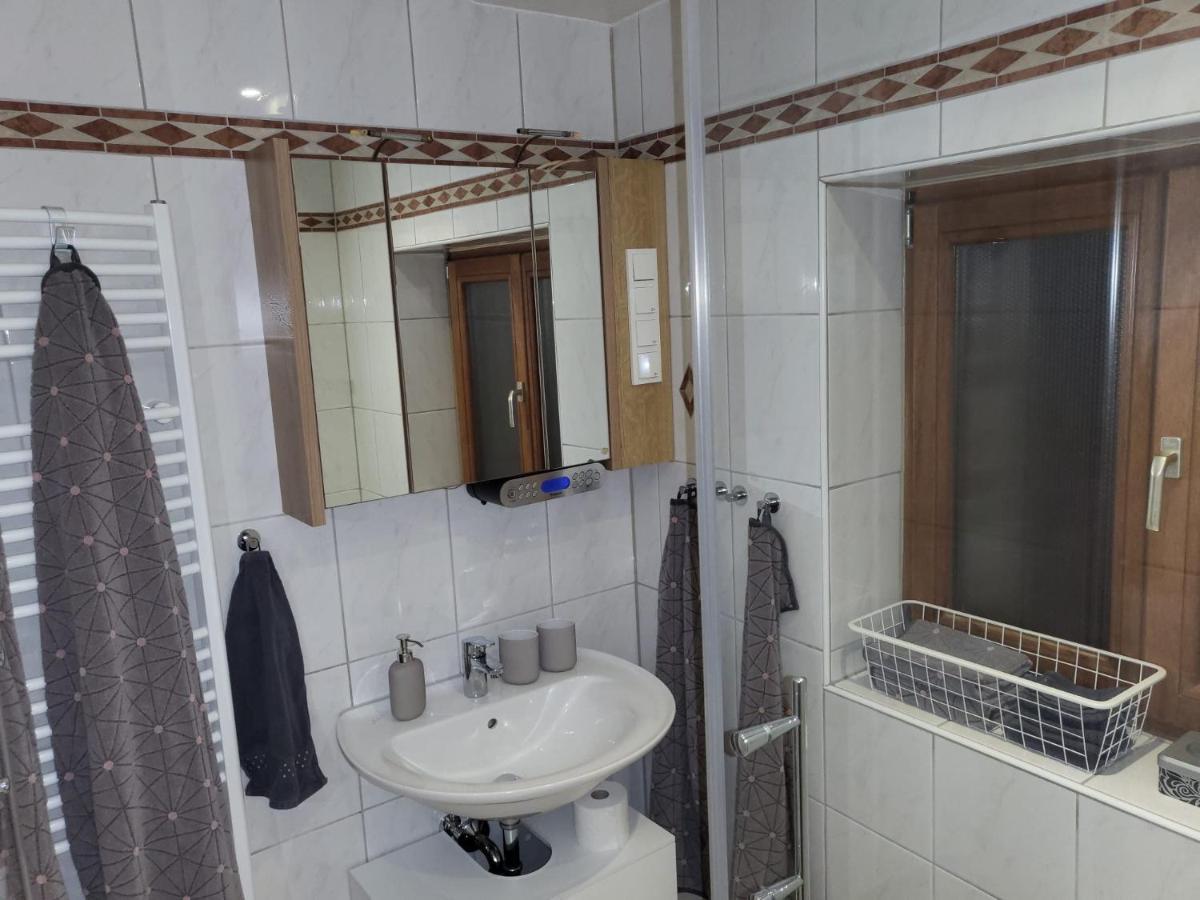 Tritt Ein Bring Glueck Herein - Exquisite 75 Qm - Messenaehe - Parkplatz - Flughafennaehe Ντίσελντορφ Εξωτερικό φωτογραφία