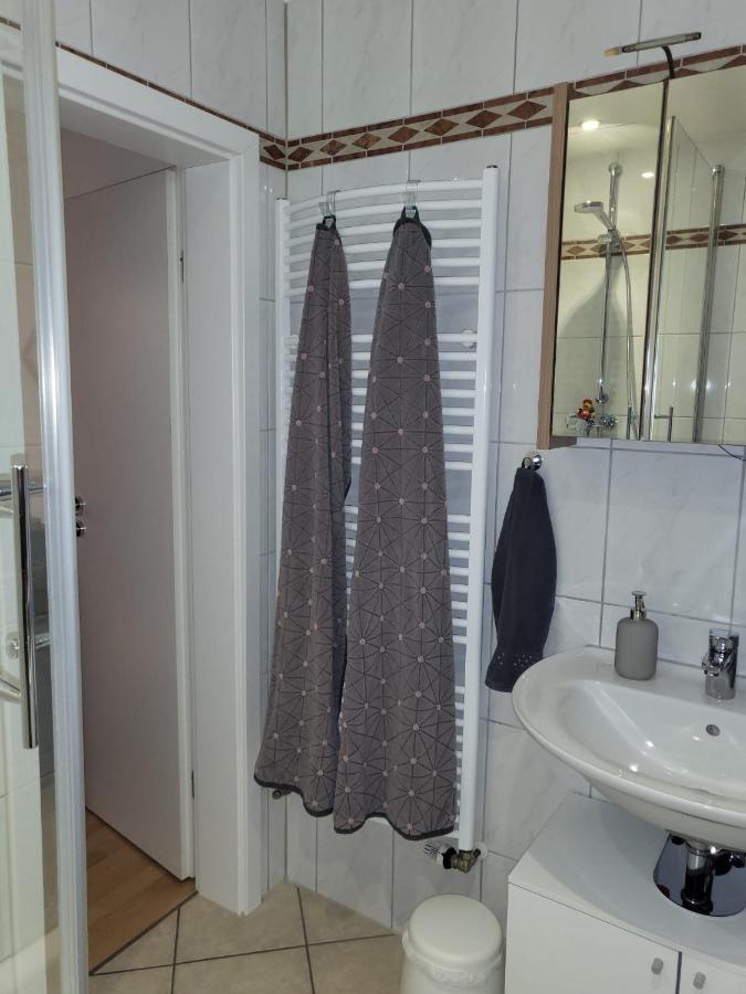 Tritt Ein Bring Glueck Herein - Exquisite 75 Qm - Messenaehe - Parkplatz - Flughafennaehe Ντίσελντορφ Εξωτερικό φωτογραφία