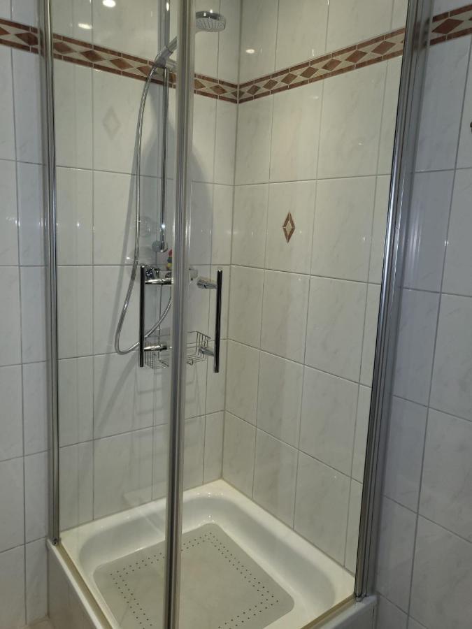 Tritt Ein Bring Glueck Herein - Exquisite 75 Qm - Messenaehe - Parkplatz - Flughafennaehe Ντίσελντορφ Εξωτερικό φωτογραφία