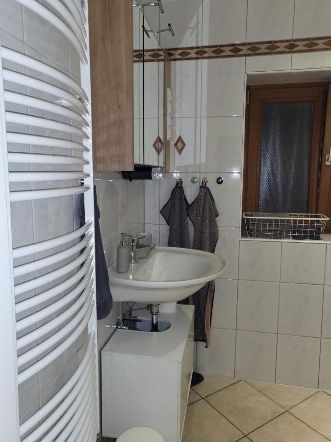 Tritt Ein Bring Glueck Herein - Exquisite 75 Qm - Messenaehe - Parkplatz - Flughafennaehe Ντίσελντορφ Εξωτερικό φωτογραφία